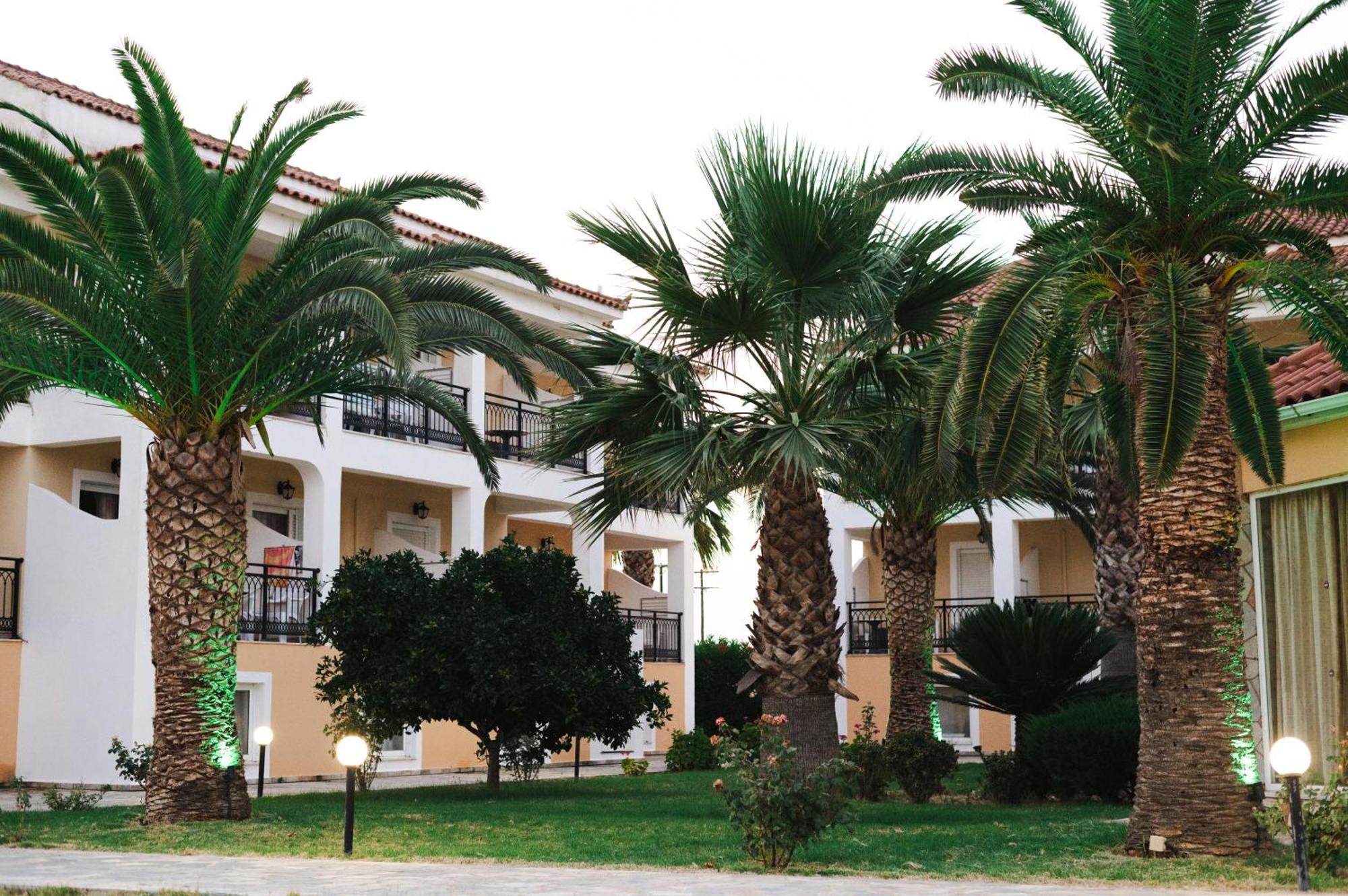 Aparthotel Village & Family 3*