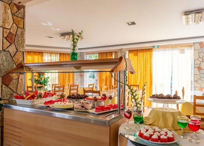 Village Inn Studios & Family Apartments